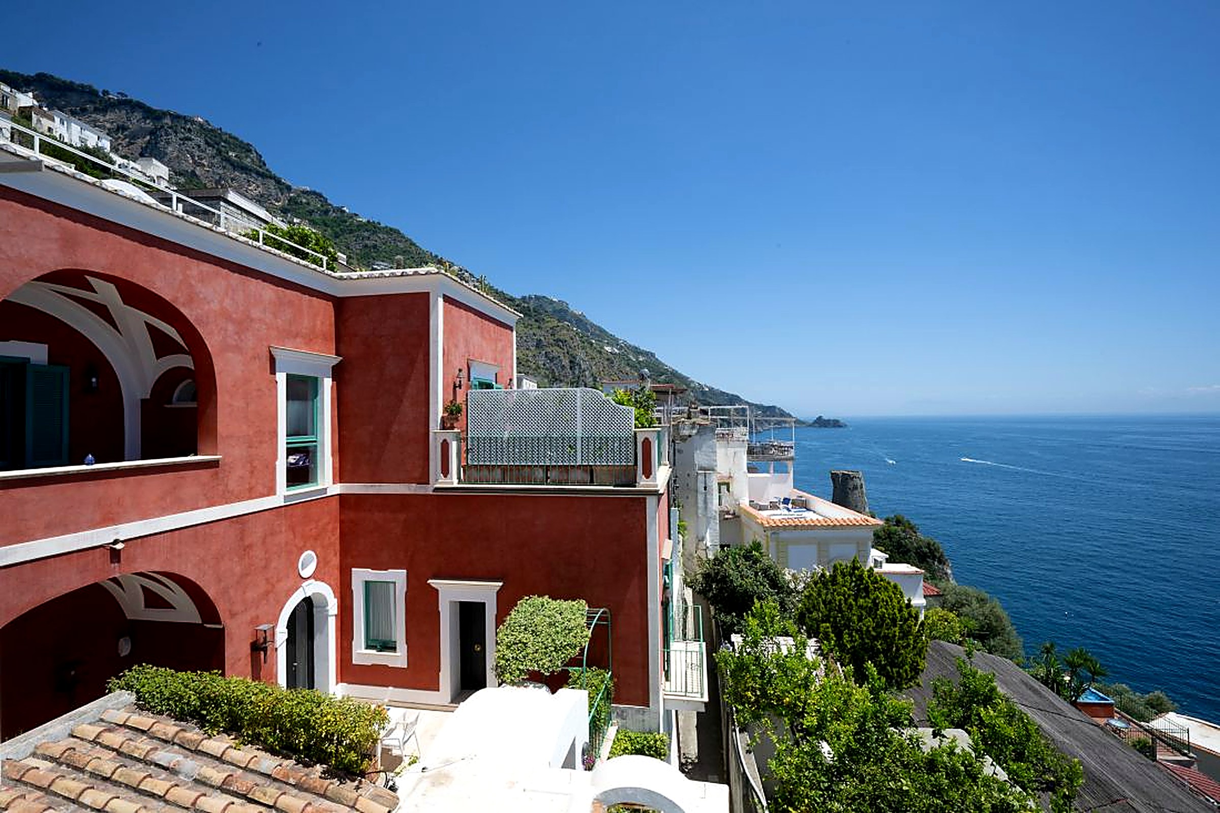How to Choose a Luxury Villa with Pool on the Amalfi Coast